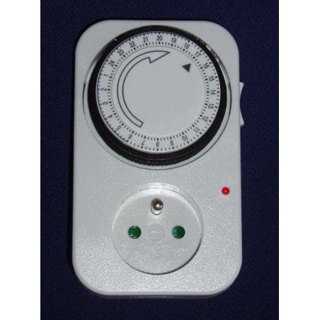 Stopcontact met timer analoog 24U 220v indoor